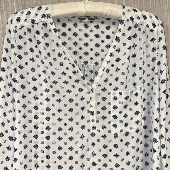 PLEIONE x Anthro M White Blue Printed V Neck Long Sleeve High Low Blouse - Picture 3 of 10